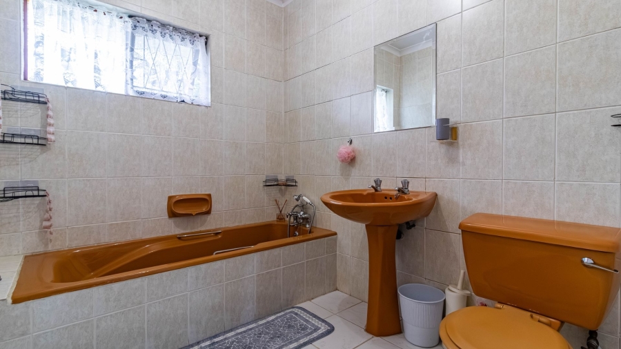 5 Bedroom Property for Sale in Vincent Eastern Cape